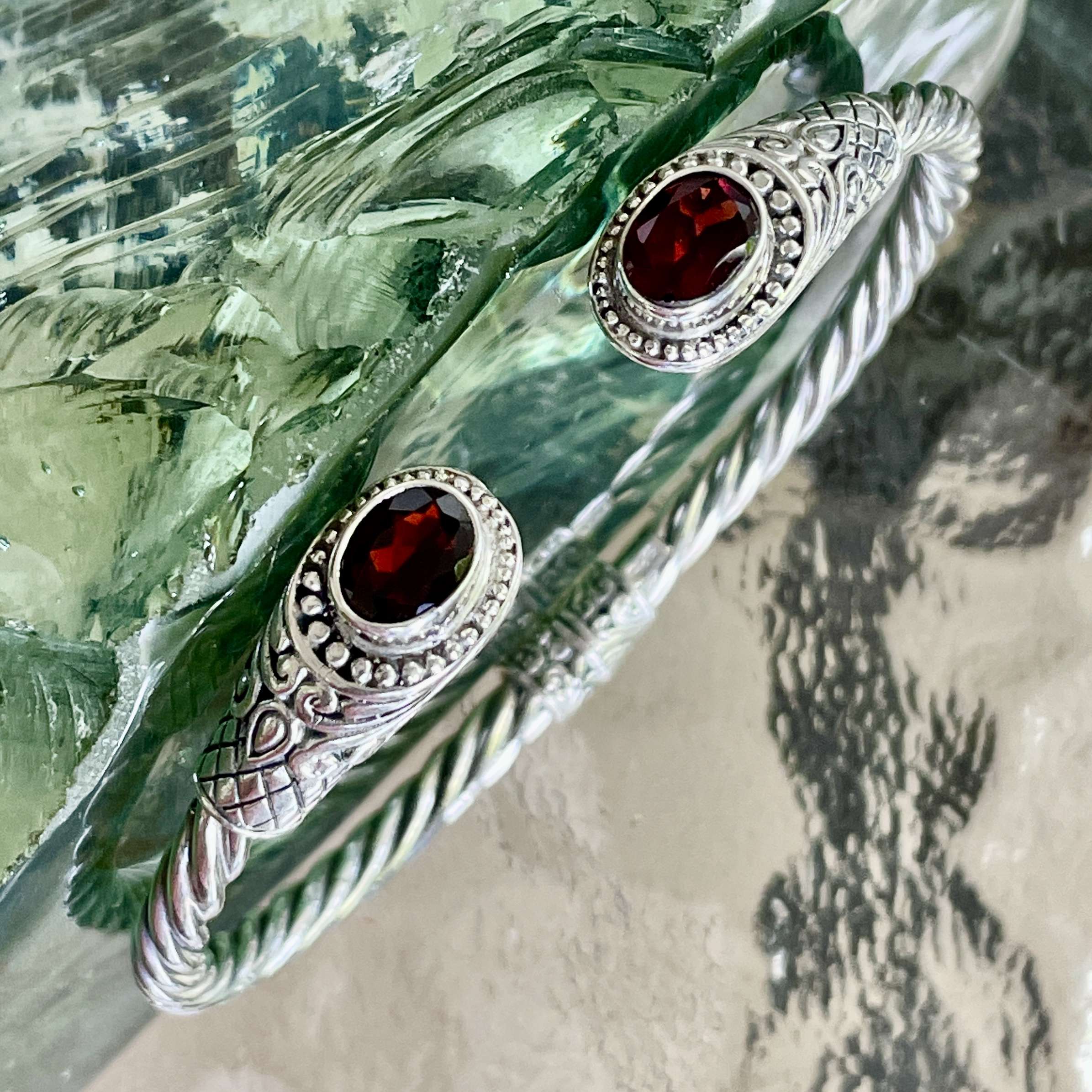 (HANDMADE 925 BALI STERLING SILVER HINGE BRACELETS WITH GARNET)